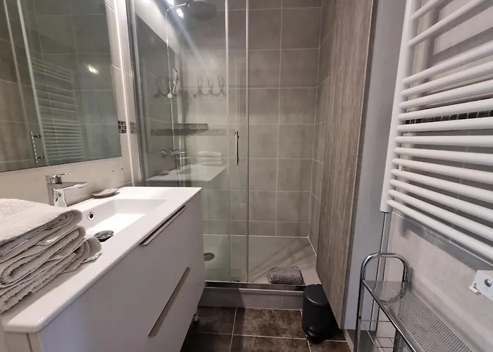 Face A La En Premiere Ligne Pour 6 Personnes Avec Menage Linge Et Wifi Apartment *
